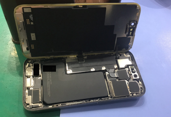 iPhone15Proの修理はデータそのまま・最短即日修理のスマホ修理工房中野ブロードウェイ店にご相談ください！！
